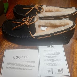 Ugg Dakota moccasin